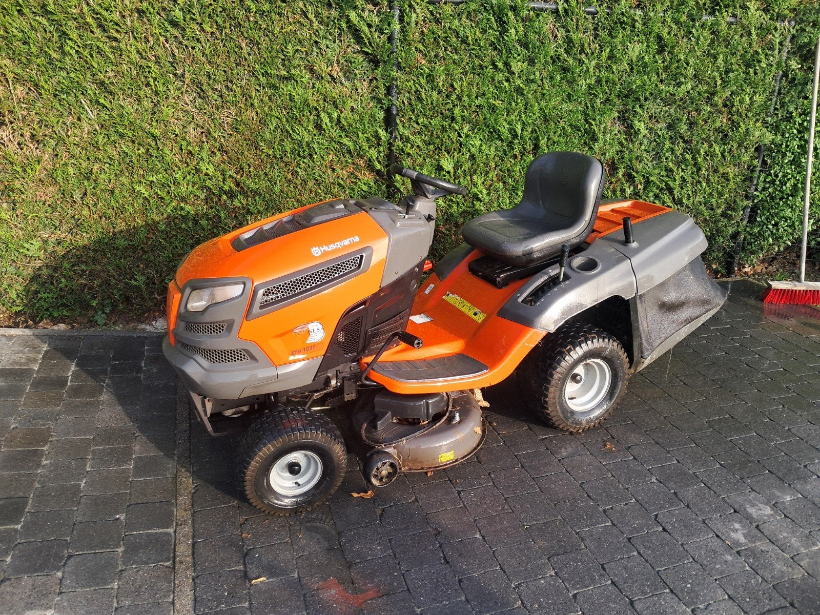 Husqvarna zitmaaier met twin motor.  Opknapper!!!, Ophalen