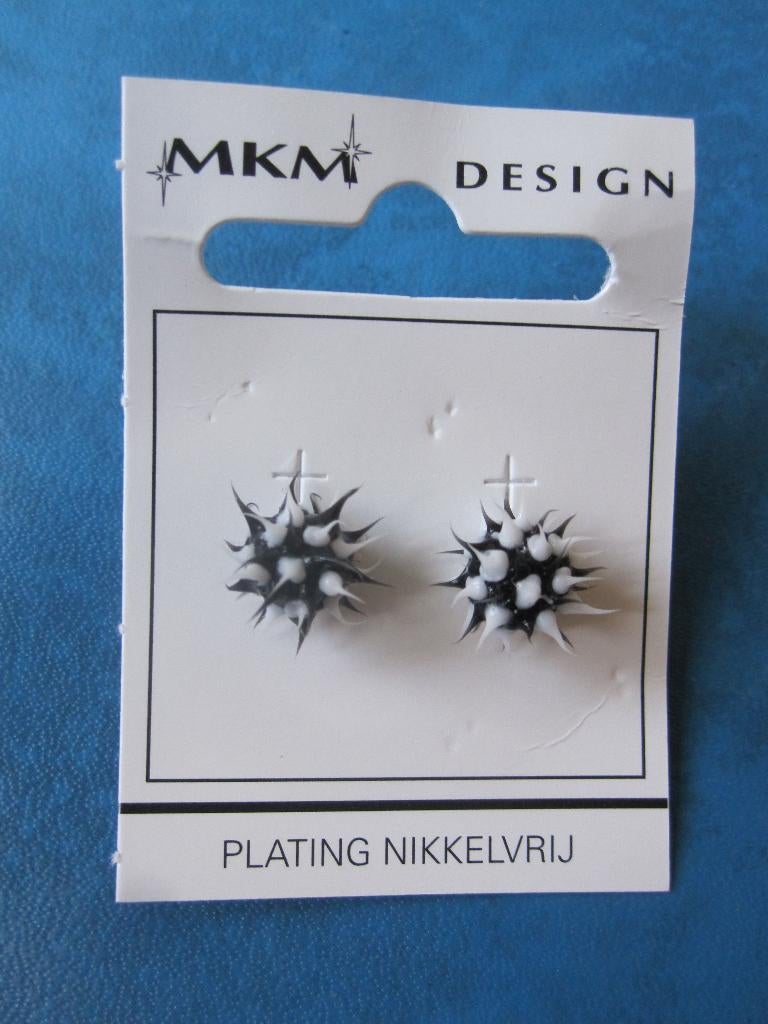 Zwart-wit puntige knopjes oorstekers (nieuw), Handtassen en Accessoires, Oorbellen, Overige materialen, Wit, Nieuw, Ophalen of Verzenden