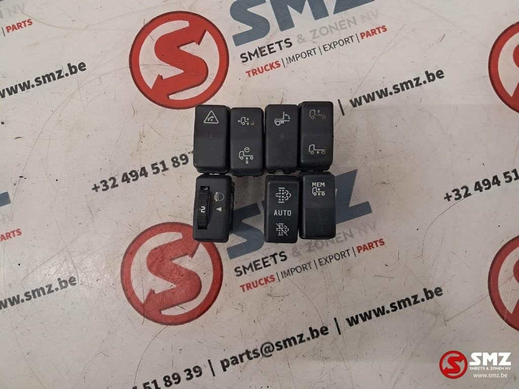 Occ lot van 7 dashbordschakelaars Renault, Gebruikt, Renault, Elektronica en Kabels