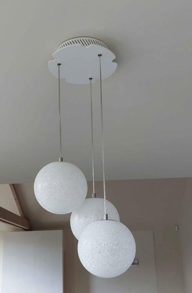 Hangende lamp Iceglobe 3 bollen in perfecte staat, Ophalen, Zo goed als nieuw, 50 tot 75 cm