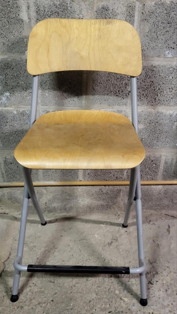 Tabourets de bar, Enlèvement