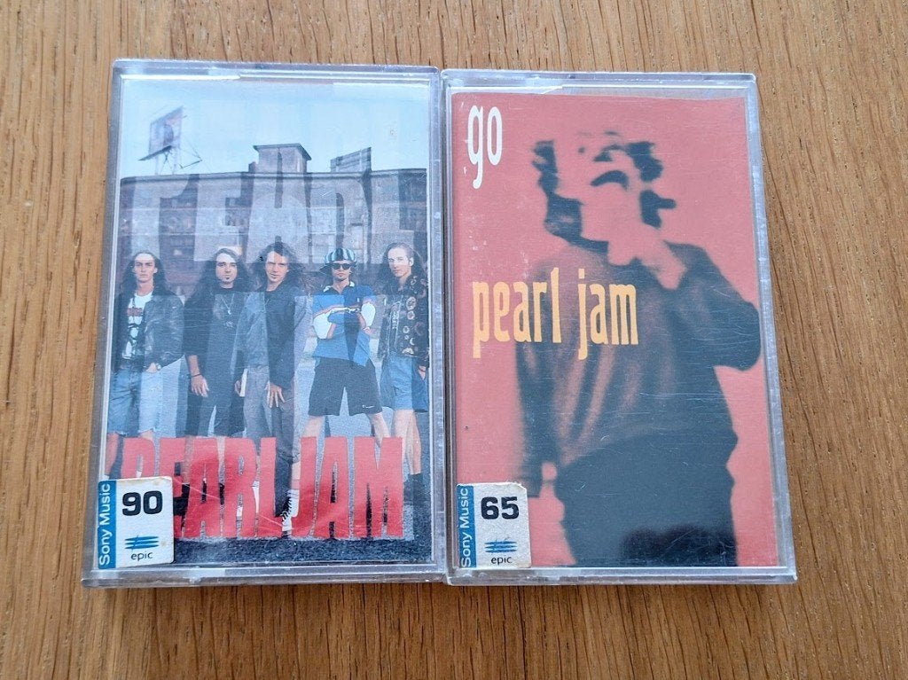 Set van 2 originele Thaïse cassettes van Pearl Jam, CD & DVD, Cassettes audio, Enlèvement ou Envoi, Utilisé, Rock en Metal, Originale