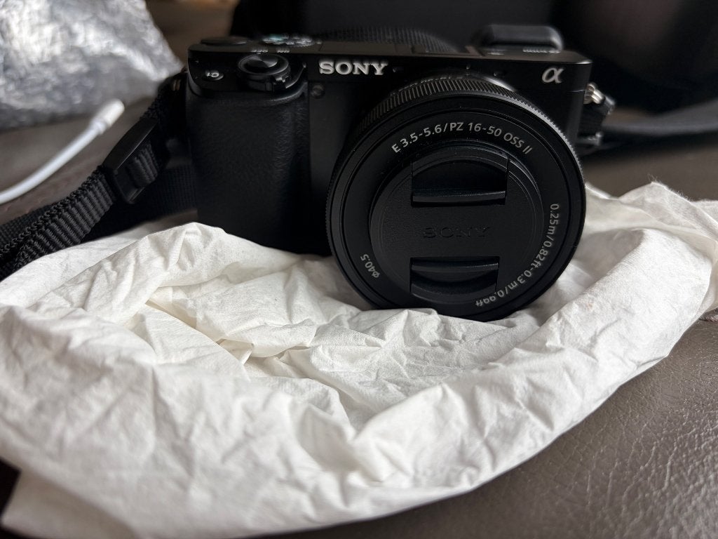 Sony A6100 + 16-50mm + 55-210mm, Ophalen, Ingebouwde flitser, Zo goed als nieuw, Lensdop