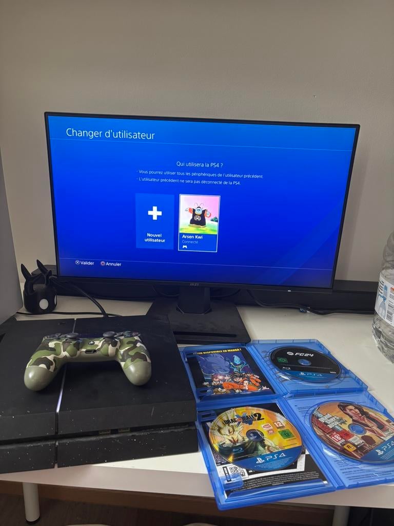 PS4 + jeux + manette à vendre, 500 GB, Avec 1 manette, Comme neuf, Envoi