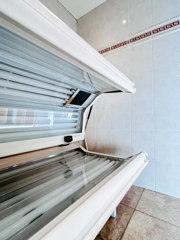 Hapro Sapphire zonnebank met gezichtsbruiner, Ophalen, Gebruikt