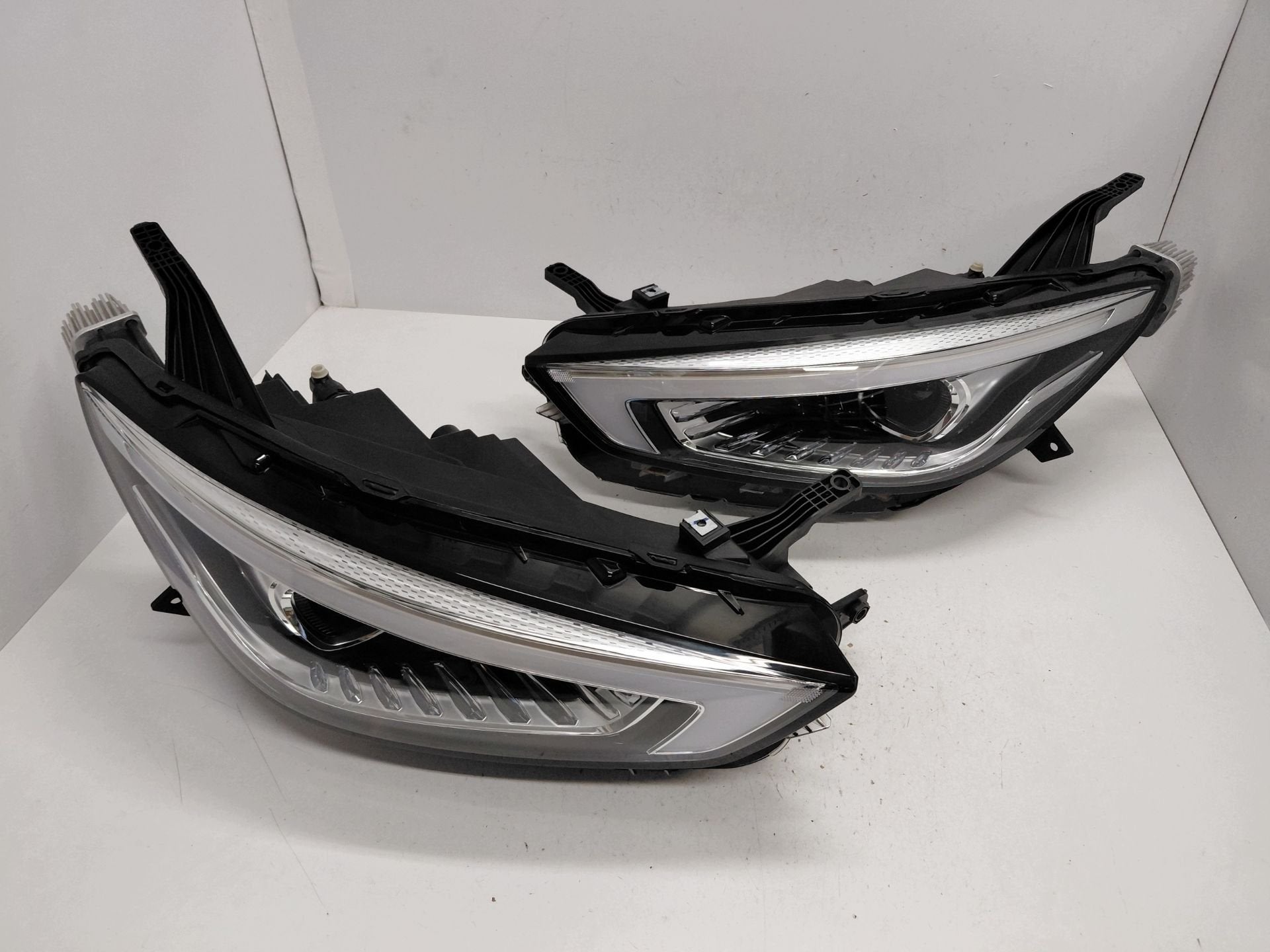 Liaisons Koplamp LED compl tes pour MG ZS Lift A00005L0200, Utilisé, SAIC Motor UK Technical Centre Limited, MG, Customercare@mg.co.uk