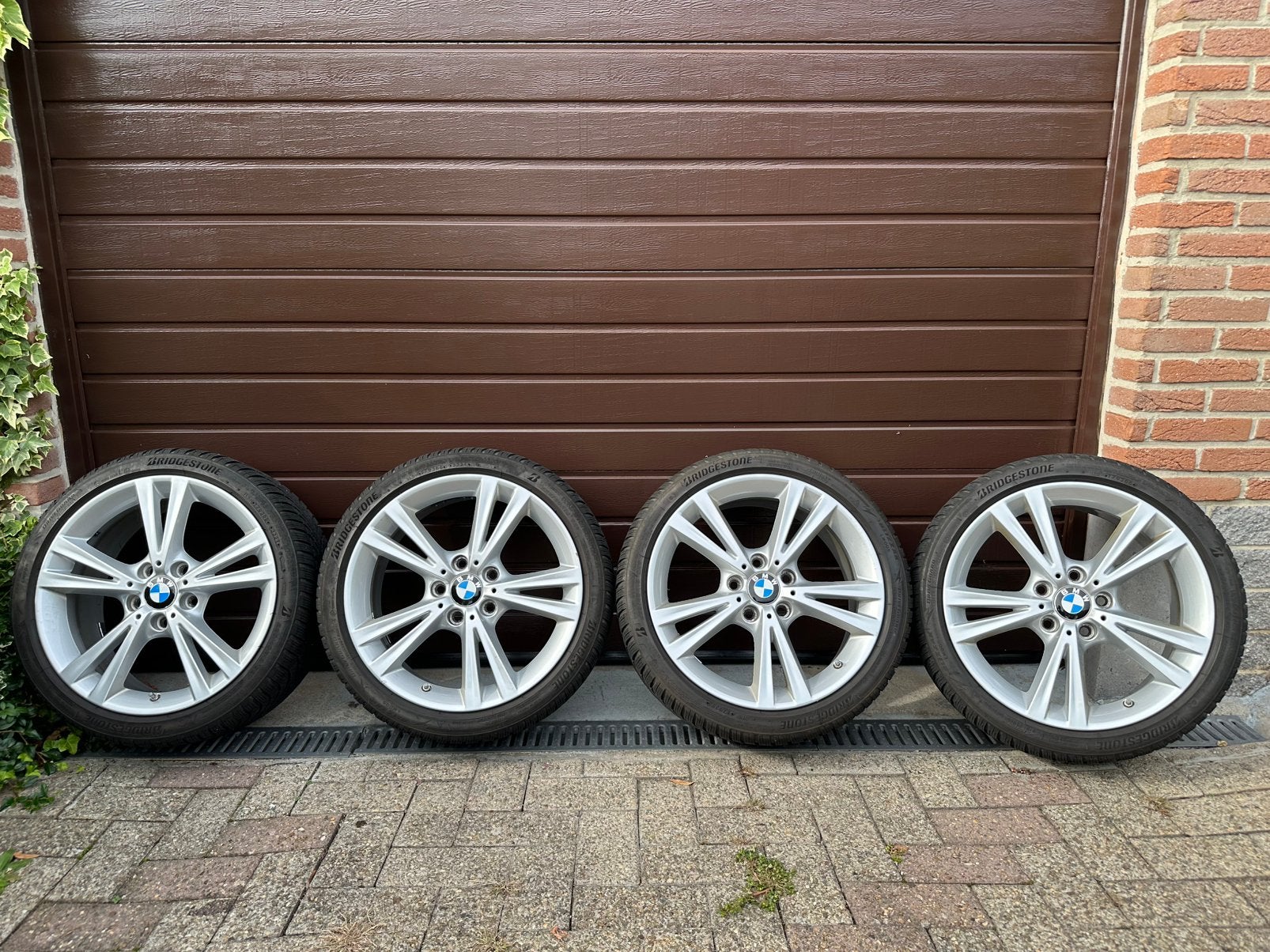 Jantes BMW 18” 385M pneus hiver Bridgestone – 750€ / échange, Neuf, Pneus et Jantes, Pneus hiver, Véhicule de tourisme