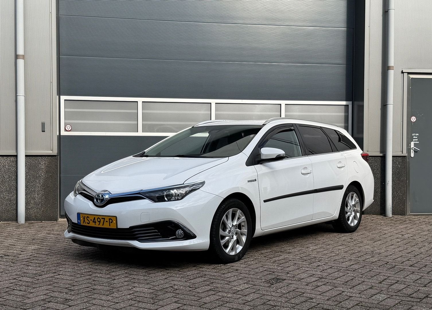 Toyota Auris Touring Sports 1.8 Hybrid Aspiration bj.2015 Ca, Autos, Achat, Carnet d'entretien, Break, Automatique