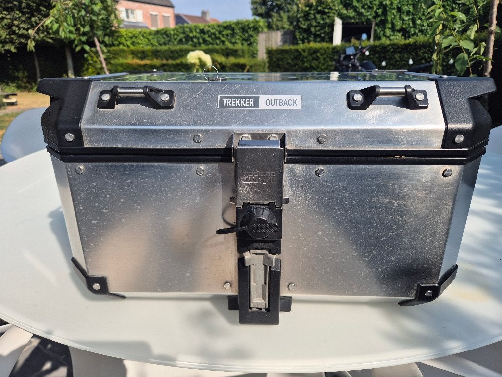 Givi Topkoffer >>Trekker Outback 58 L Aluminium + grondplaat, Ophalen of Verzenden, Gebruikt