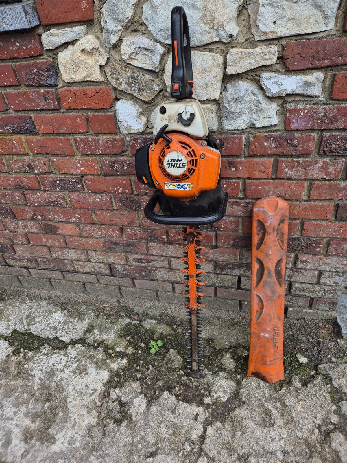 Taille haies Stihl HS82T., Enlèvement, Utilisé, Essence, Stihl