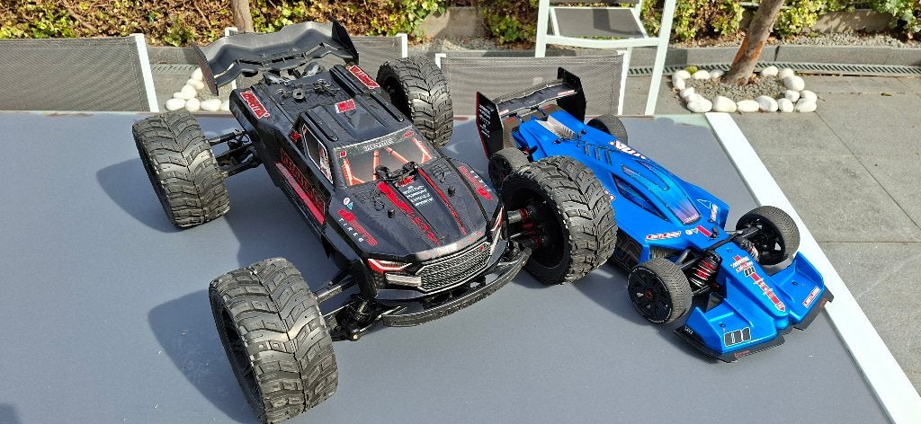 Kraton 1/5 8S EXB + Limitless 1/7 8S + lader + lipos, Enlèvement, Comme neuf, Électro, RTR (Ready to Run)