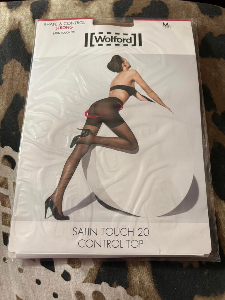 Nieuwe honing-kleurige panty’s van Wolford., Kleding | Dames, Leggings, Maillots en Panty's, Beige, Nieuw, Maat 40/42 (M), Ophalen of Verzenden