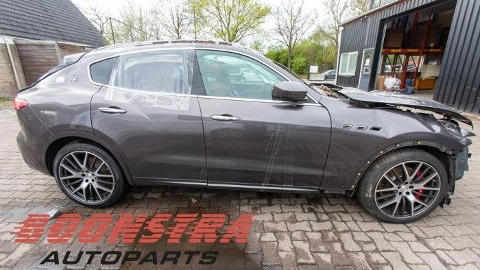 Portier 4Deurs rechts-voor van een Maserati Levante, Maserati, Gebruikt, -, Deur