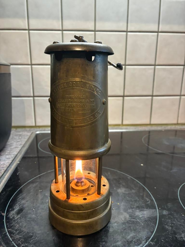 Olielamp mijnwerkers, Enlèvement, Cuivre