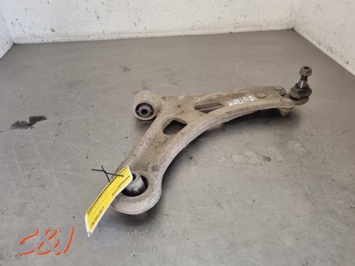 Bras de suspension avant droit d'un Peugeot Partner, -, 3 mois de garantie, Utilisé, -