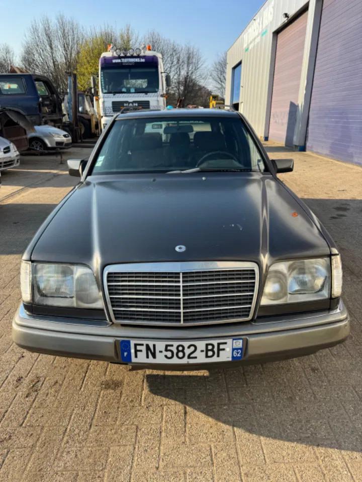 Mercedes-Benz 200-serie *W124-E250TD* (bj 1995), Autos, Oldtimers & Ancêtres, Achat, Entreprise, Boîte manuelle, Noir