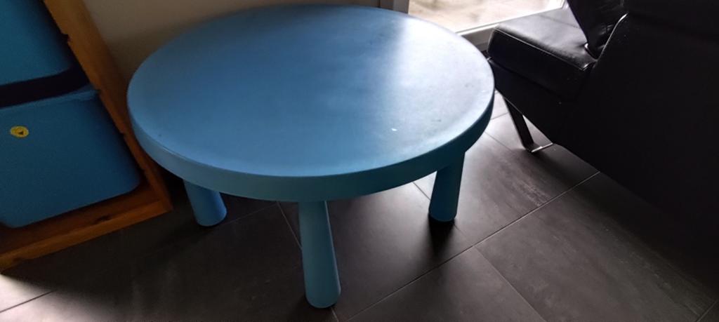Ikea ronde blauwe speeltafel, Kinderen en Baby's, Kinderkamer | Tafels en Stoelen, Ophalen