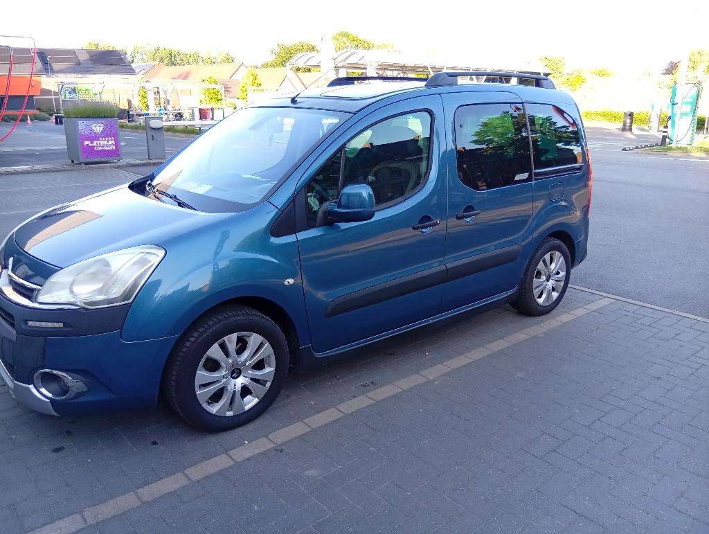 Citroen berlingot 2015 fulle option carnet 0465346125, Autos, Citroën, Euro 5, 110 kW, Noir, 5 portes