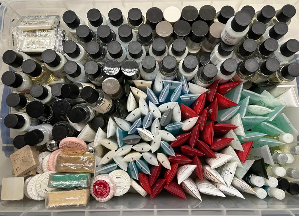 Mini produits : shampoing, après-shampoing, gel douche,savon, Enlèvement ou Envoi, Neuf, Soins du corps