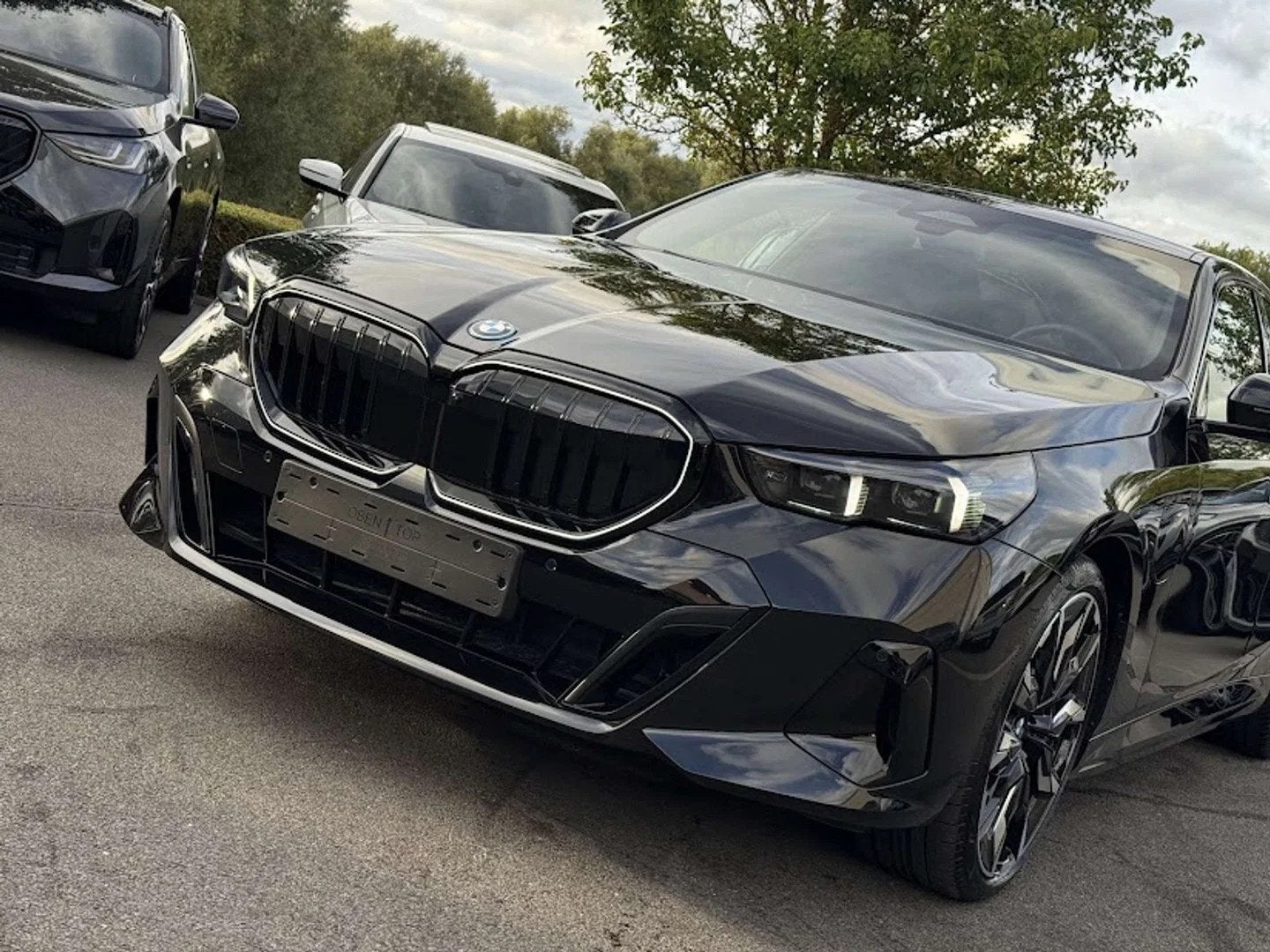 BMW 530e xDrive sedan FULL OPTION / INTEGR STEER / BOWERS&WI, Autos, BMW, 299 ch, 4 portes, Entreprise, Noir