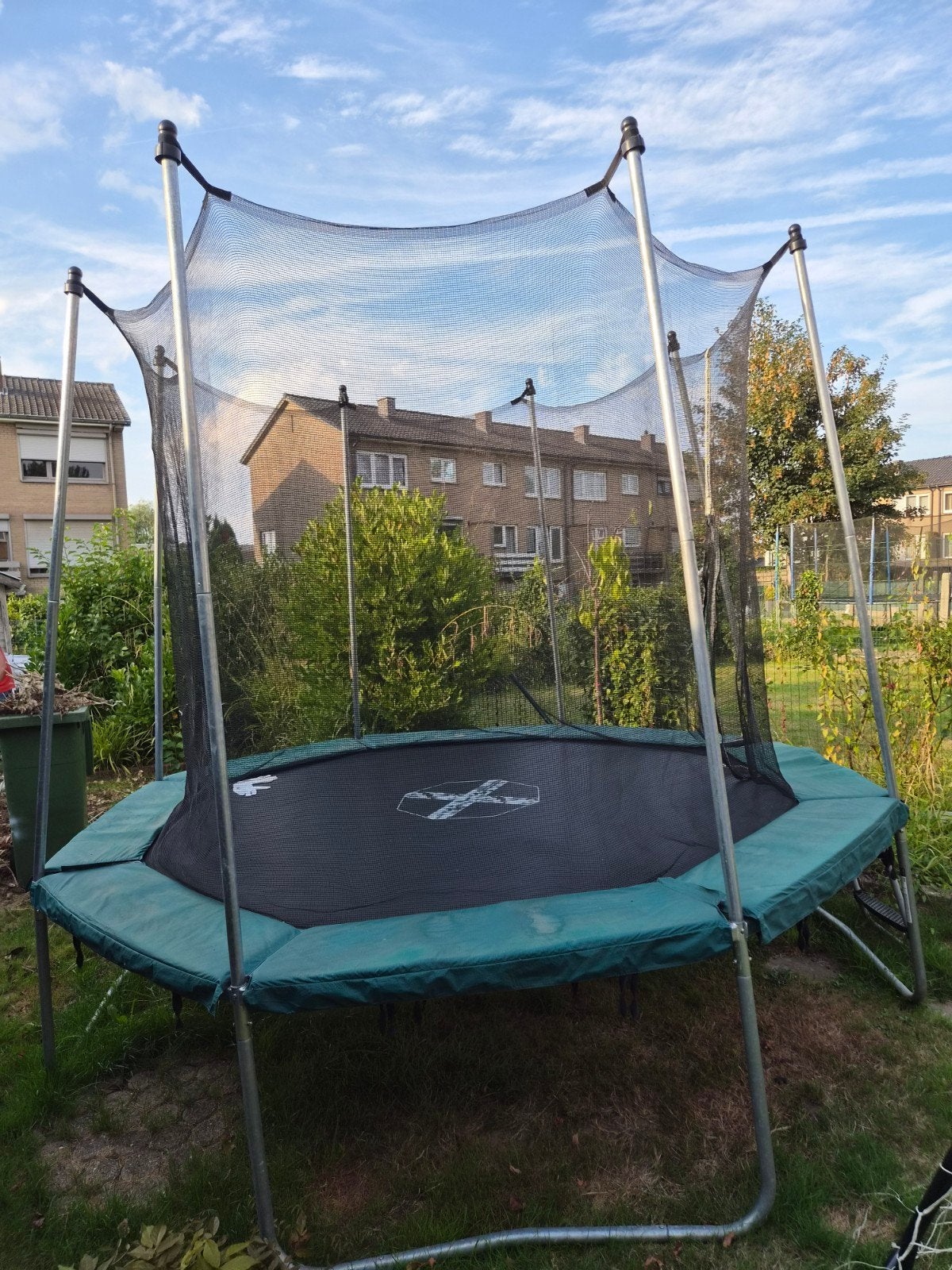 Grote trampoline, Enlèvement, Utilisé