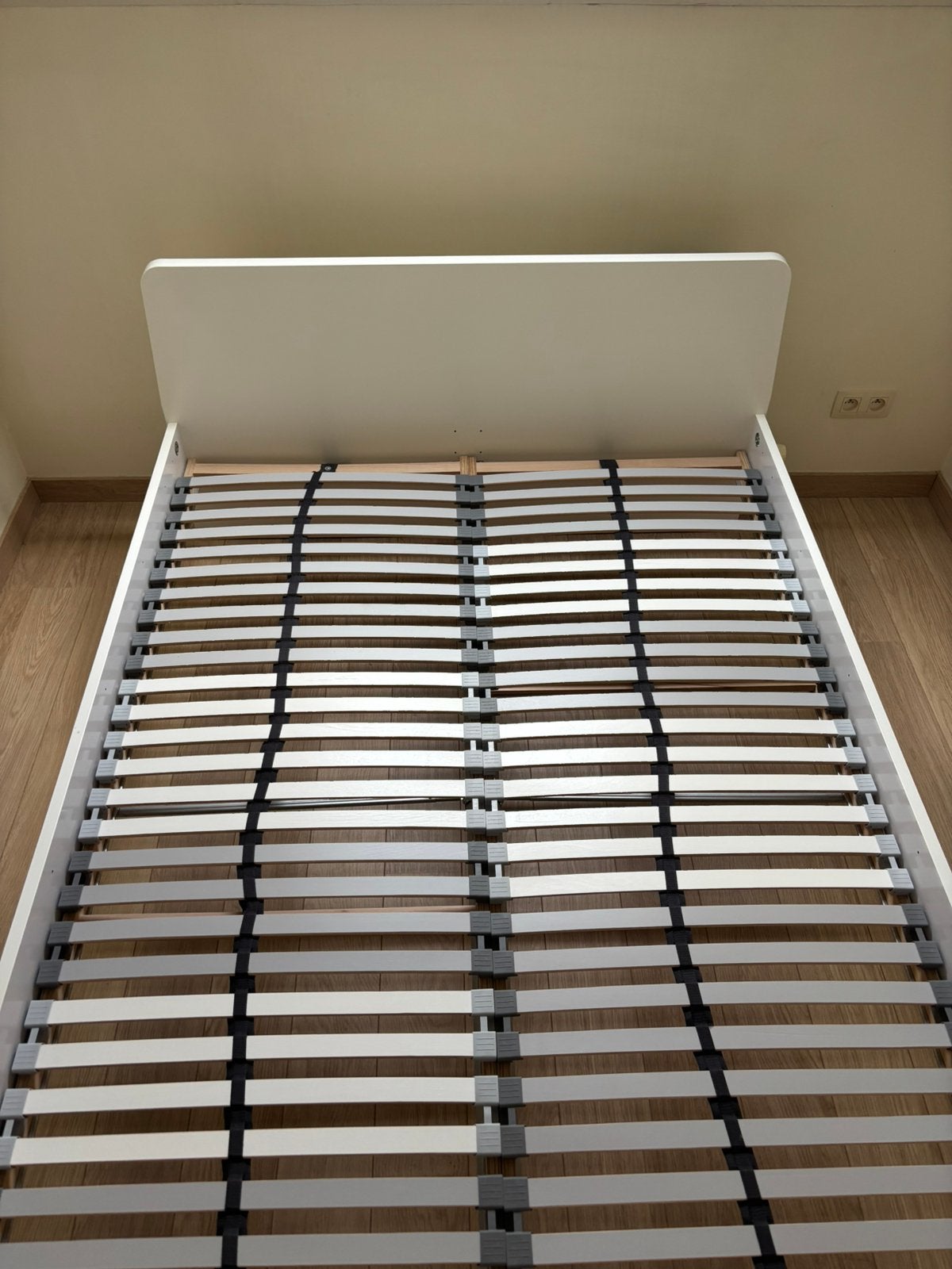 Tweepersoonsbed Ikea met lattenbodem, Huis en Inrichting, Slaapkamer | Bedden, Ophalen, Overige materialen, Wit, Tweepersoons