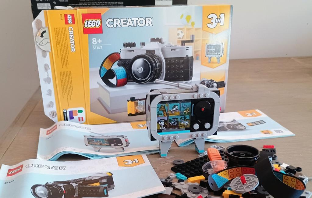 2 boits lego 3in1 et 50 minifigures, Lego