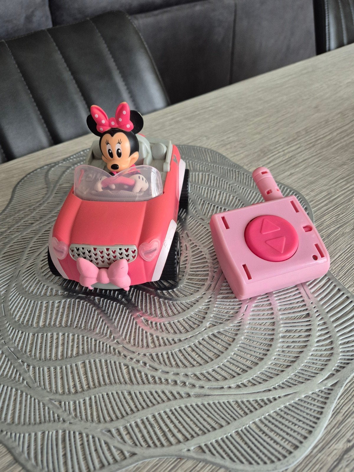 voiture télécommandée minnie, Enfants & Bébés, Jouets | Extérieur | Véhicules à batterie, Enlèvement