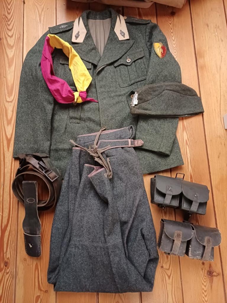 Compleet Italiaanse GIL uniform wo2, Verzamelen, Ophalen, Landmacht, Kleding of Schoenen