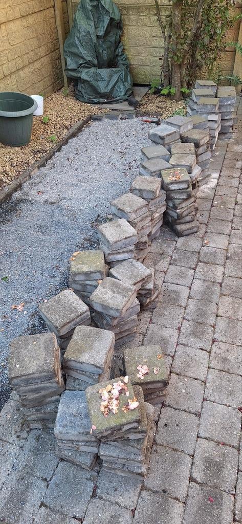 À donner : 45 m2 de klinkers.