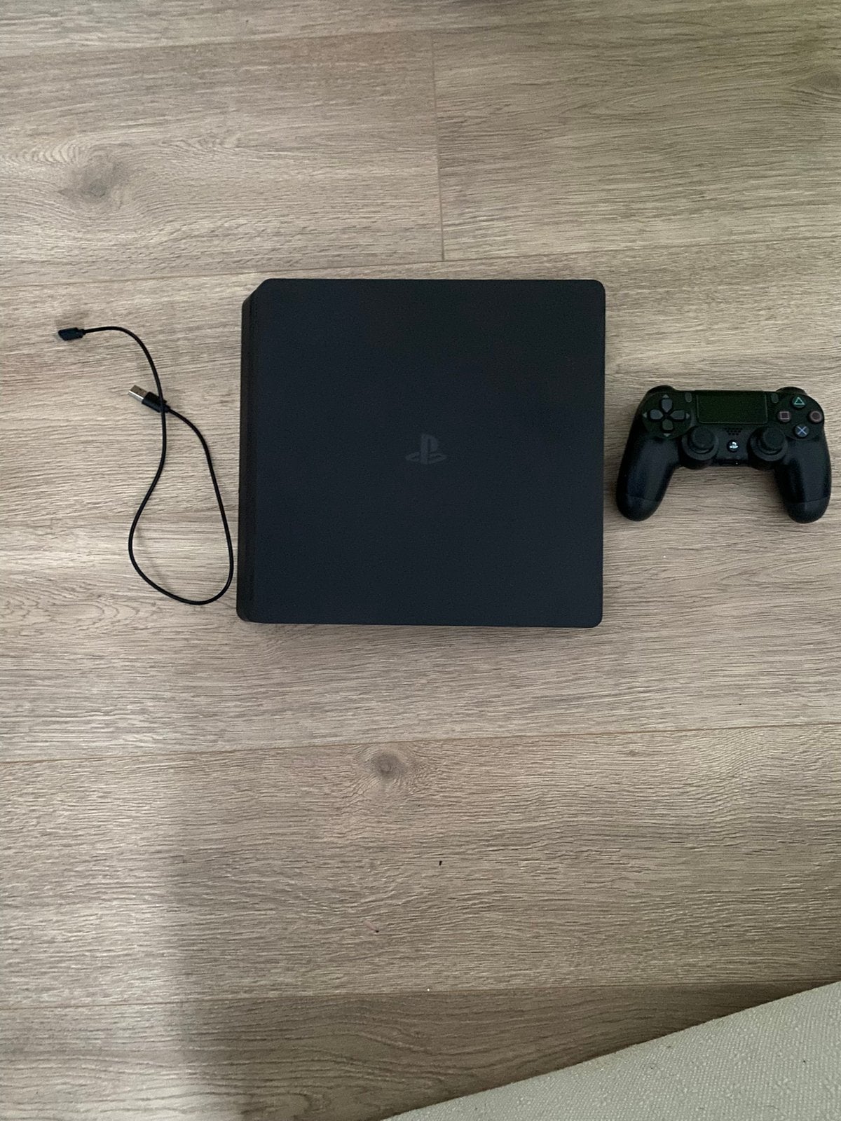 Ps4 + 2 manettes (1 manette gratuit), 500 GB, Enlèvement, Utilisé, Avec 2 manettes