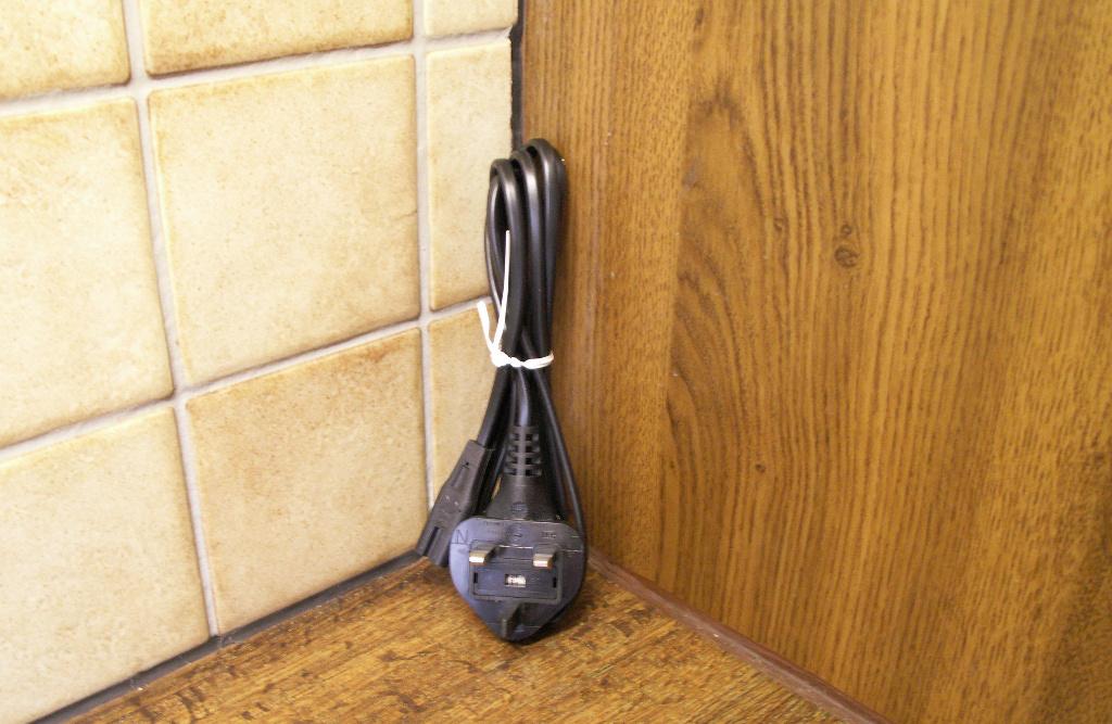 Kabel, driedraad met Britse aansluiting, 1,8 meter., Doe-het-zelf en Bouw, Elektriciteit en Kabels, Ophalen of Verzenden, Nieuw