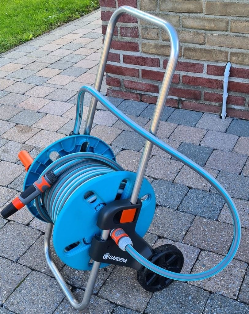 À vendre : un enrouleur de tuyau d'arrosage Gardena presque, Jardin & Terrasse, Enlèvement, Comme neuf, Dévidoir