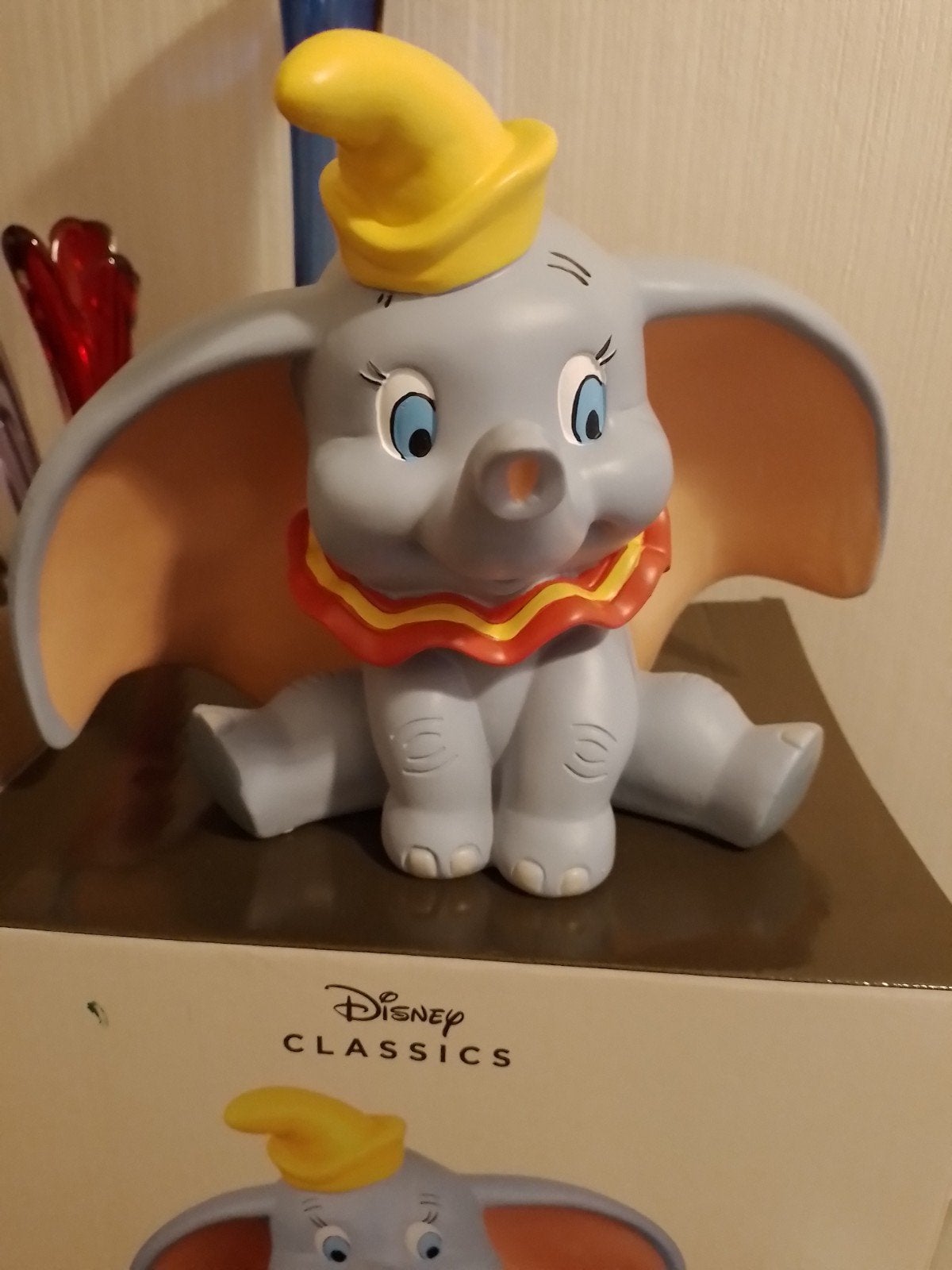 dumbo in gekleurde hars van disney home 20 cm, Ophalen, Zo goed als nieuw, Beeldje of Figuurtje