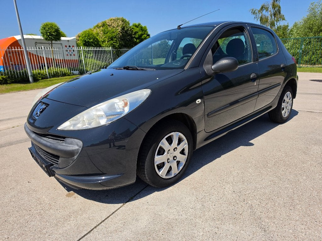 Peugeot 206+ 1.1i Benz Airco 2010 Gekeurd + Garantie, Auto's, Zwart, Zwart, Bedrijf, Dealer onderhouden