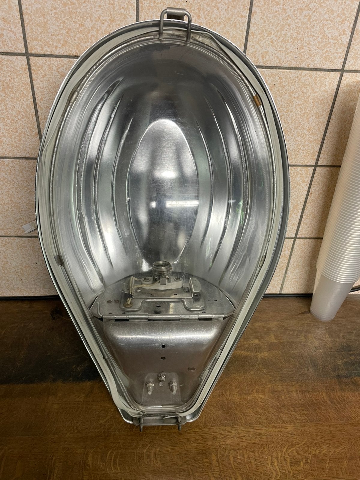Authentique lampe de rue saunier duval 1965, Enlèvement