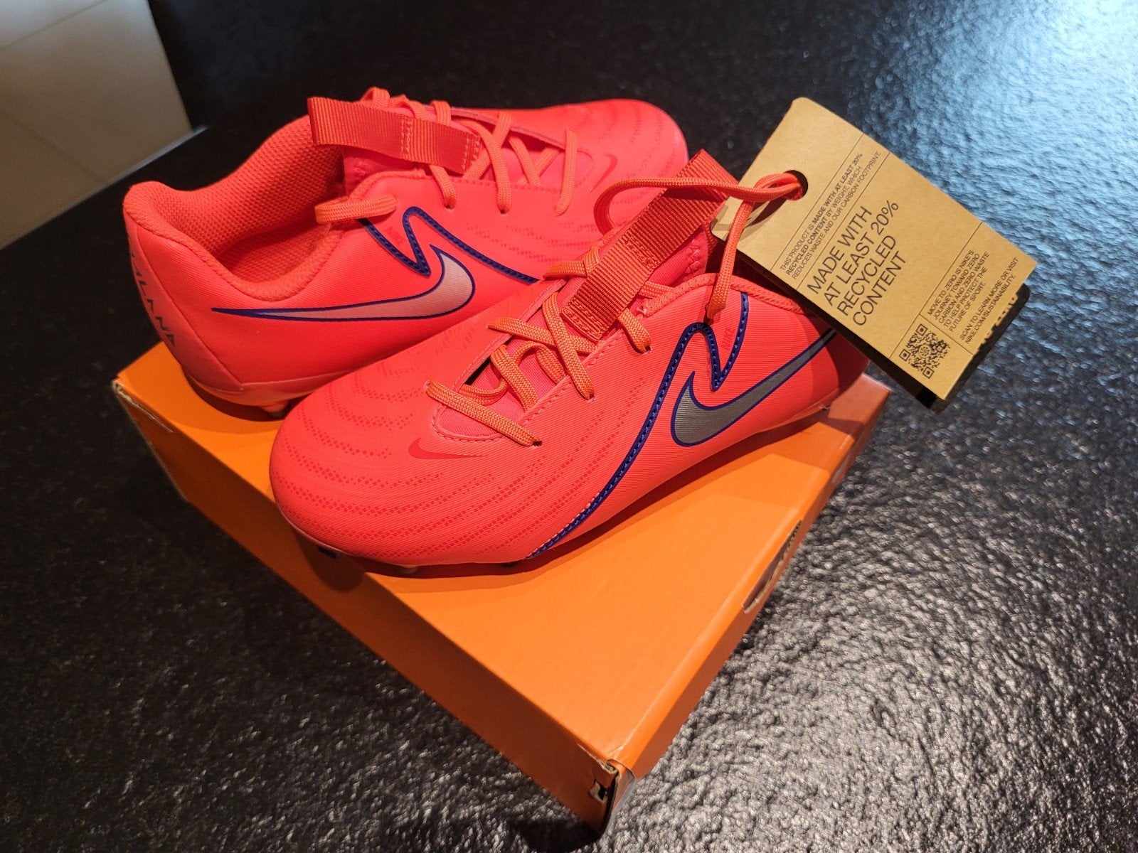 Nieuw ! Nike JR Phanton voetbalschoenen maat 33.5, Kinderen en Baby's, Kinderkleding | Schoenen en Sokken, Ophalen, NIKE, Nieuw