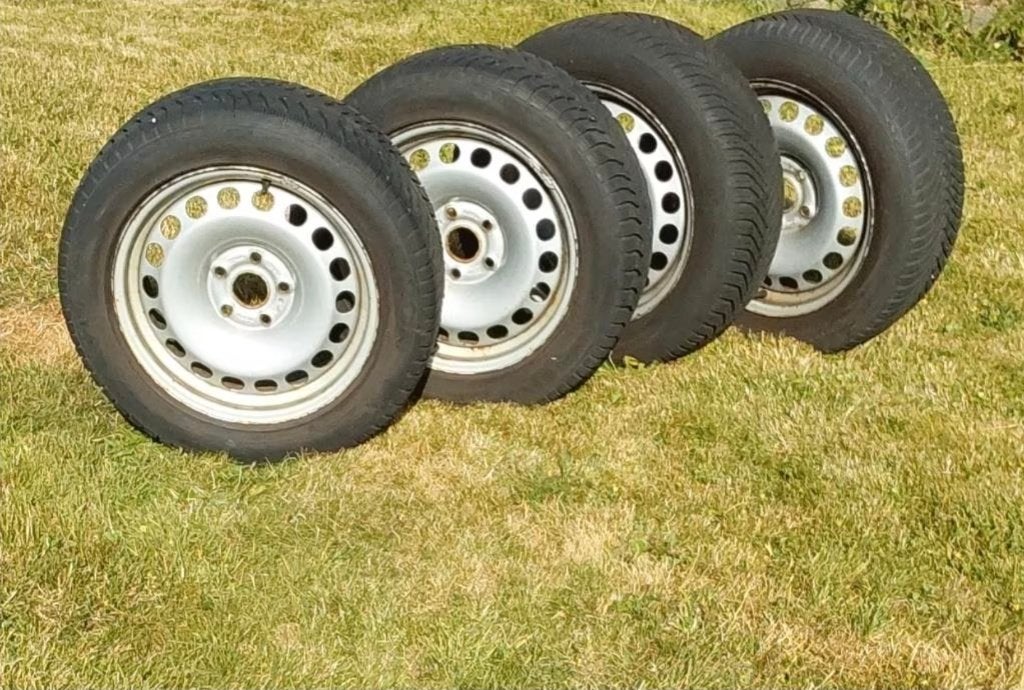 4 jantes Golf 7 avec des pneus hiver 205/55-16, Pneus et Jantes, Pneus hiver, 16 pouces, 205 mm