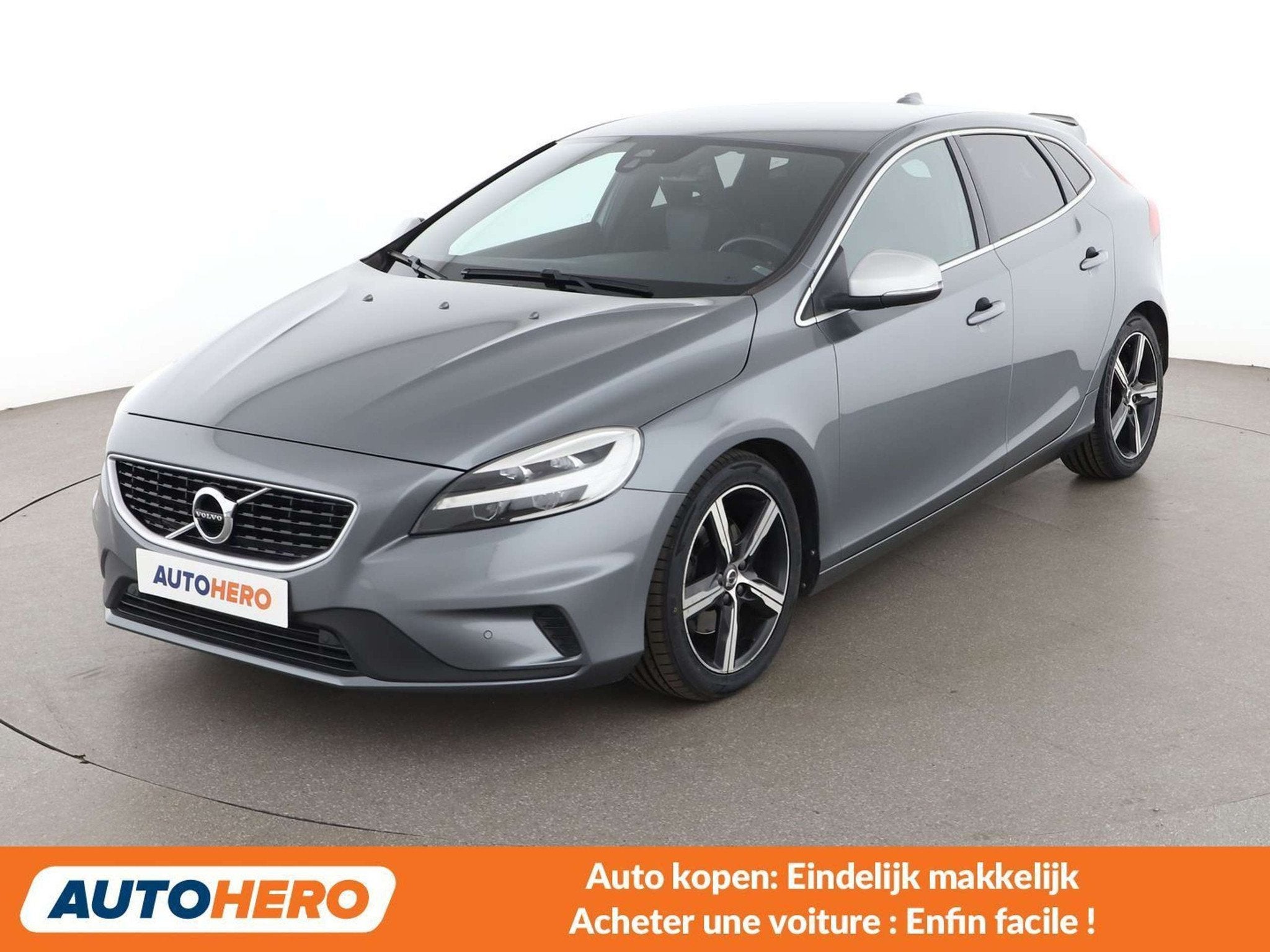 Volvo V40 2.0 T2 R-Design (année de construction 2018), Autos, Achat, Boîte manuelle, 1546 kg, 5 portes