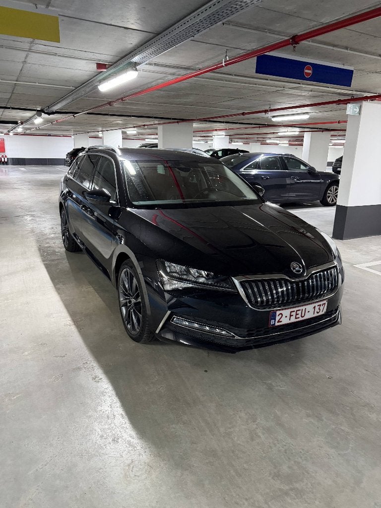 skoda superb 2021, Auto's, Automaat, Zwart, Leder, Superb