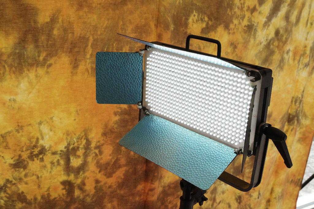 2 panneaux LED de studio FalconEyes LP-D500U, TV, Hi-fi & Vidéo, Enlèvement, Comme neuf, Autres types