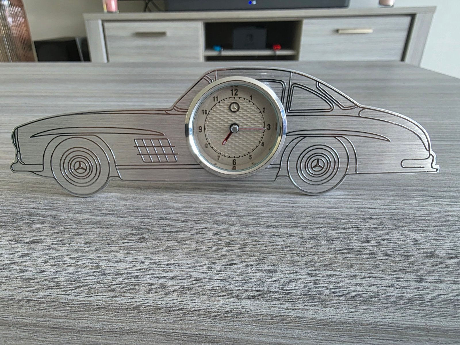 Originele Mercedes-Benz 300 SL tafelklok, Maison & Meubles, Neuf, Enlèvement ou Envoi, Argenté, Analogique