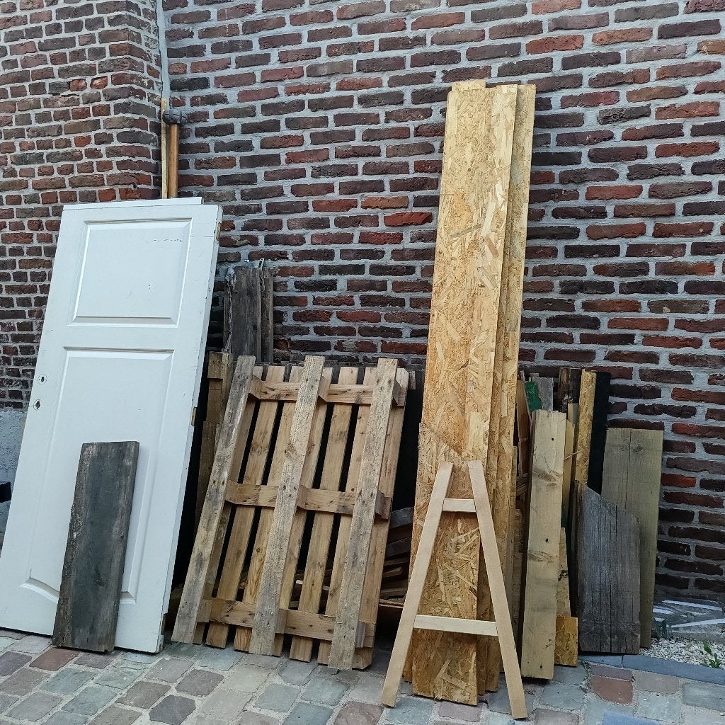 Houten balken en 2 houten deuren, Doe-het-zelf en Bouw, Hout en Planken, Ophalen, Gebruikt, 25 tot 50 mm, Overige typen