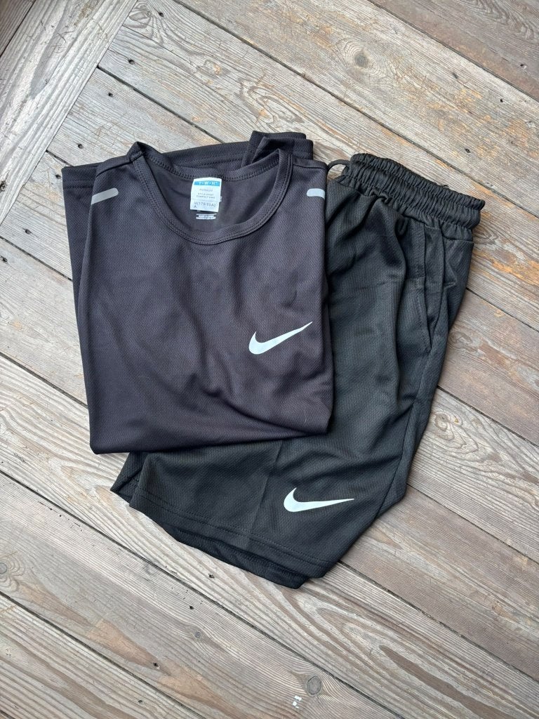 Ensemble Nike Miller noir, Vêtements | Hommes, Neuf, Enlèvement ou Envoi, Nike, Autres types