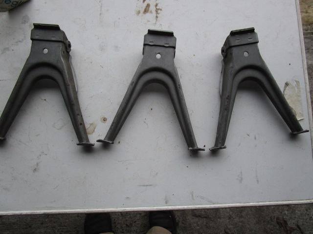 3 nouvelles béquilles centrales (ancien modèle Peugeot 103), Enlèvement ou Envoi, Neuf, Cadre, Peugeot