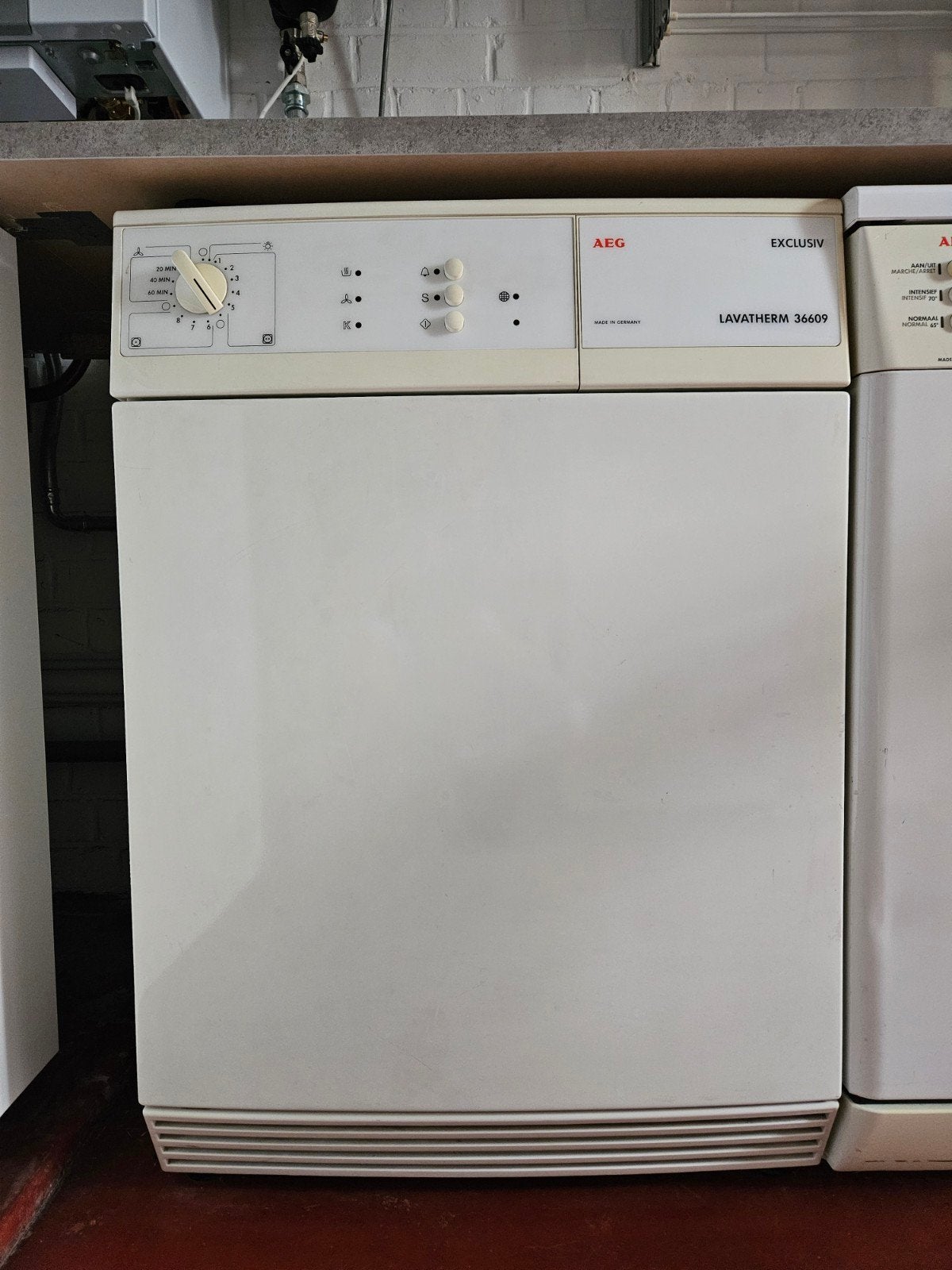 Sèche-linge à évacuation
Pas de bac d'eau à vider mais néce, 85 à 90 cm, Chargeur frontal, Enlèvement, Utilisé