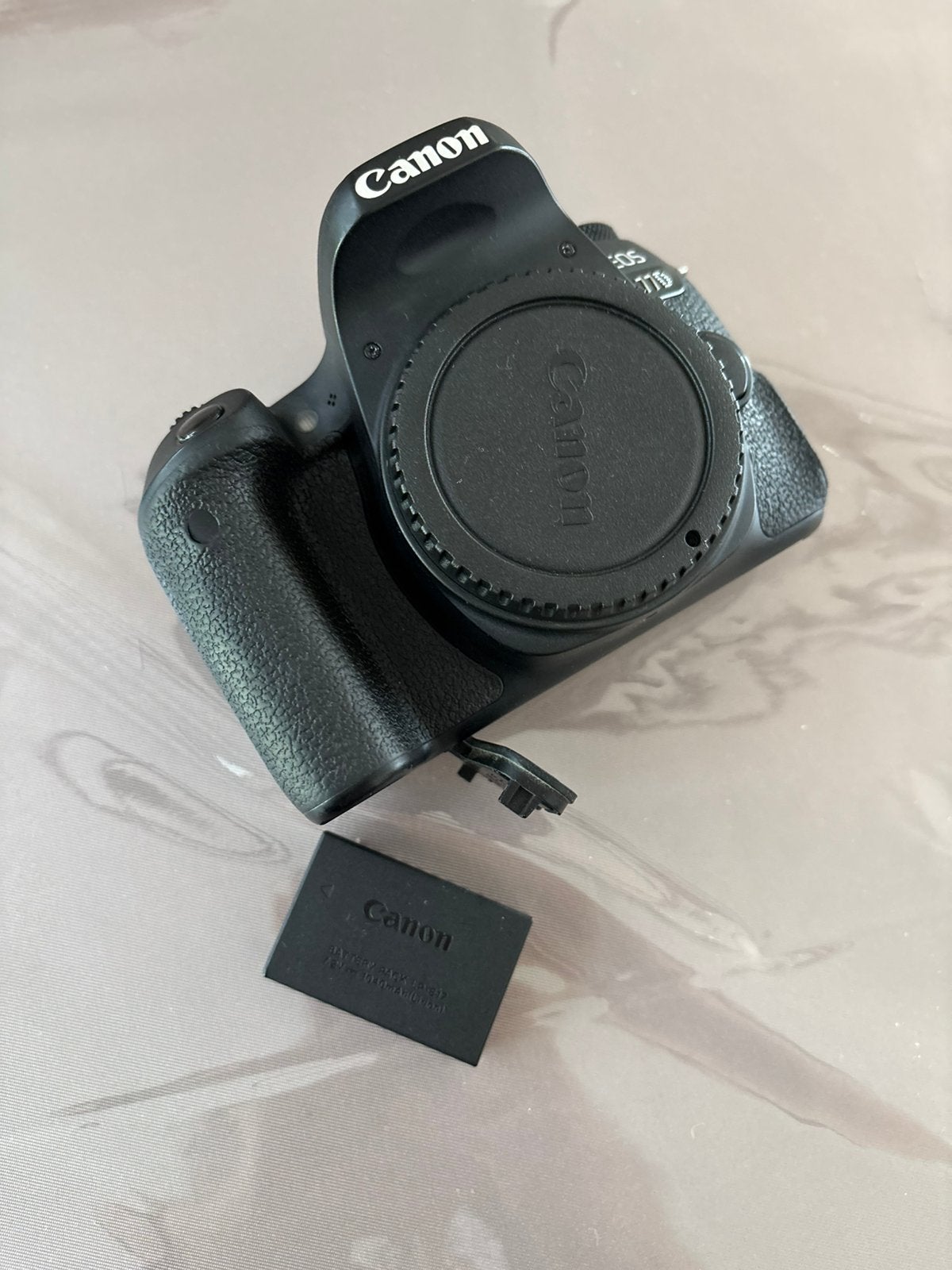 Canon EOS 77D – nette staat, TV, Hi-fi & Vidéo, Photo | Sacs pour appareil, Enlèvement ou Envoi, Utilisé, Canon