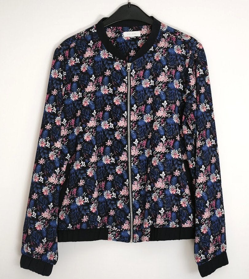 kleurrijk bomberjack met bloemenprint, maat M, Kleding | Dames, Ophalen of Verzenden, Zo goed als nieuw, Maat 38/40 (M), Meerkleurig