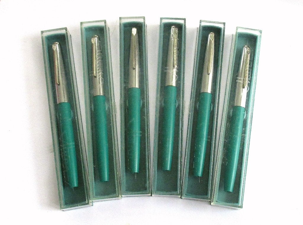 Vintage vulpen nieuw in doos, made in USSR van de 80 jaren., Verzamelen, Ophalen of Verzenden, Nieuw, Vulpen, Met doosje
