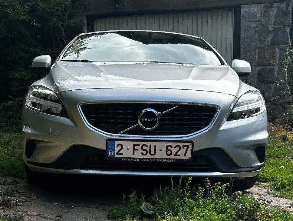 Volvo V40, T2 R design met alcantara zetels van 2020, 4 cilinders, Alcantara, 5 deurs, Particulier